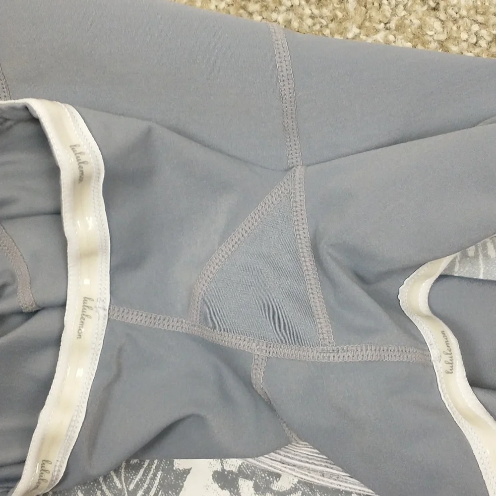 Lululemon Run: In The Sun Skirt 10 Gray Floral Skort Lined Athletic Stretch